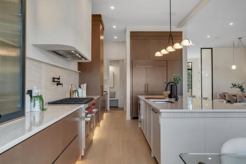 2034 49 Avenue Sw, Calgary, AB - Indoor Photo Showing Kitchen With Upgraded Kitchen