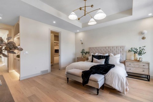 2034 49 Avenue Sw, Calgary, AB - Indoor Photo Showing Bedroom
