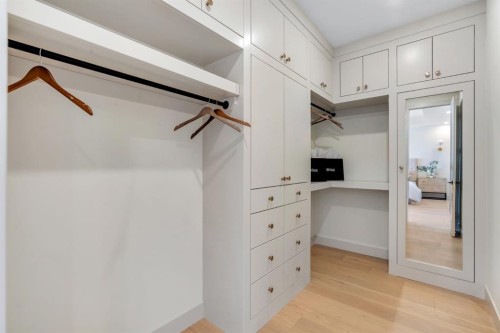 2034 49 Avenue Sw, Calgary, AB - Indoor