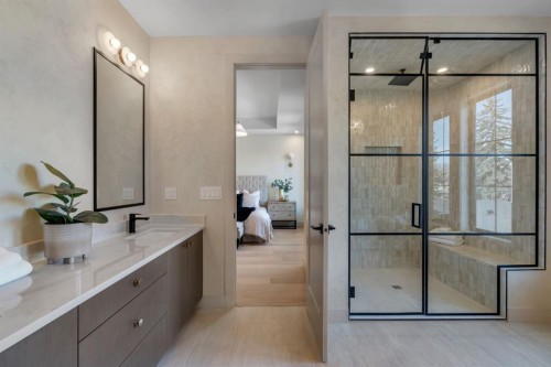 2034 49 Avenue Sw, Calgary, AB - Indoor Photo Showing Bathroom