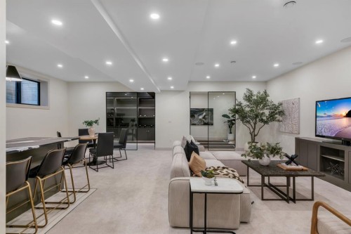 2034 49 Avenue Sw, Calgary, AB - Indoor