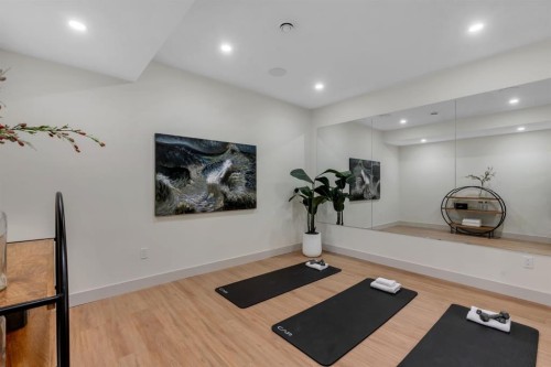 2034 49 Avenue Sw, Calgary, AB - Indoor