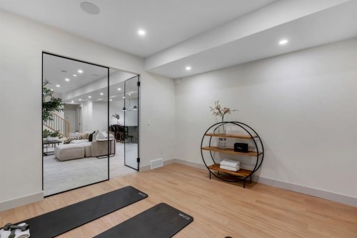 2034 49 Avenue Sw, Calgary, AB - Indoor Photo Showing Other Room