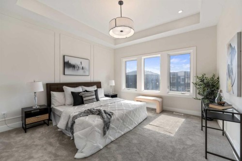 8108 47 Avenue Nw, Calgary, AB - Indoor Photo Showing Bedroom