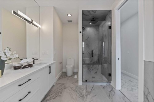 8108 47 Avenue Nw, Calgary, AB - Indoor Photo Showing Bathroom