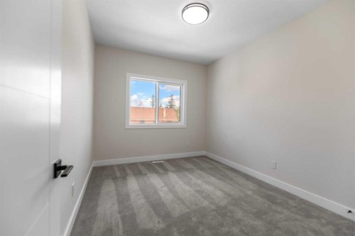 8108 47 Avenue Nw, Calgary, AB - Indoor Photo Showing Other Room