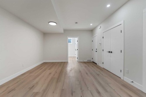 8108 47 Avenue Nw, Calgary, AB - Indoor Photo Showing Other Room