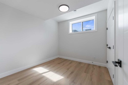 8108 47 Avenue Nw, Calgary, AB - Indoor Photo Showing Other Room