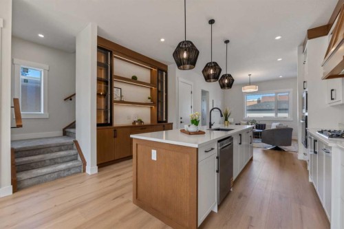 8108 47 Avenue Nw, Calgary, AB - Indoor Photo Showing Kitchen With Upgraded Kitchen