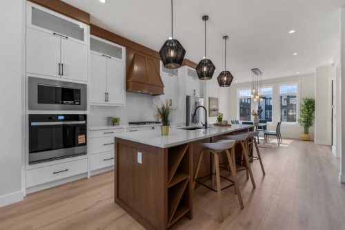 8108 47 Avenue Nw, Calgary, AB - Indoor Photo Showing Kitchen With Upgraded Kitchen