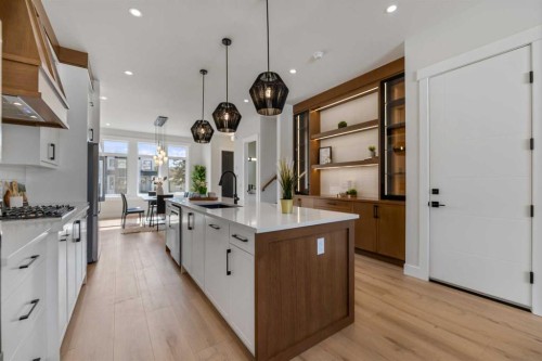 8108 47 Avenue Nw, Calgary, AB - Indoor Photo Showing Kitchen With Upgraded Kitchen