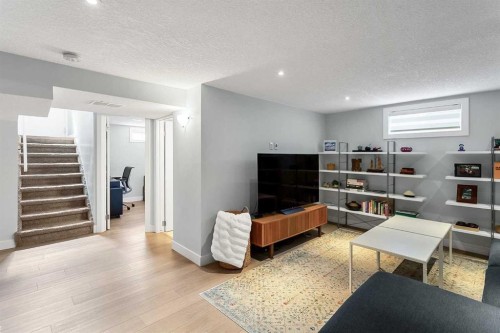 95 Hillgrove Crescent Sw, Calgary, AB - Indoor