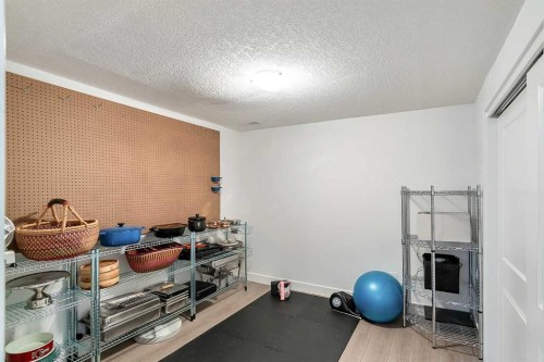95 Hillgrove Crescent Sw, Calgary, AB - Indoor