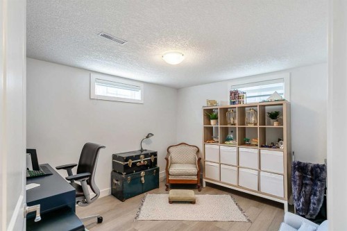 95 Hillgrove Crescent Sw, Calgary, AB - Indoor Photo Showing Office