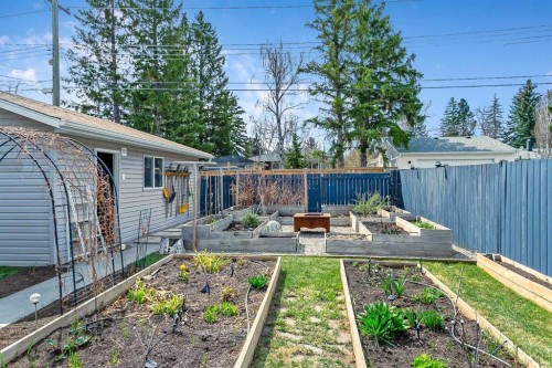 95 Hillgrove Crescent Sw, Calgary, AB - Outdoor
