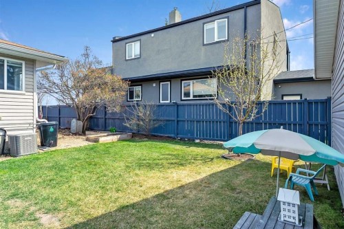 95 Hillgrove Crescent Sw, Calgary, AB - Outdoor