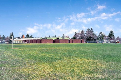 95 Hillgrove Crescent Sw, Calgary, AB - Outdoor