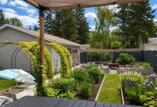 95 Hillgrove Crescent Sw, Calgary, AB - Outdoor With Deck Patio Veranda