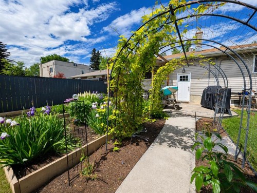 95 Hillgrove Crescent Sw, Calgary, AB - Outdoor