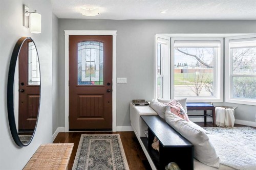 95 Hillgrove Crescent Sw, Calgary, AB - Indoor