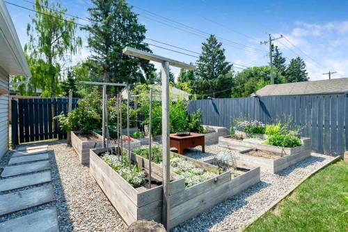 95 Hillgrove Crescent Sw, Calgary, AB - Outdoor