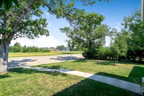 95 Hillgrove Crescent Sw, Calgary, AB - Outdoor