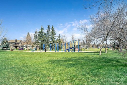 95 Hillgrove Crescent Sw, Calgary, AB - Outdoor