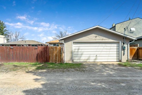 95 Hillgrove Crescent Sw, Calgary, AB - Outdoor