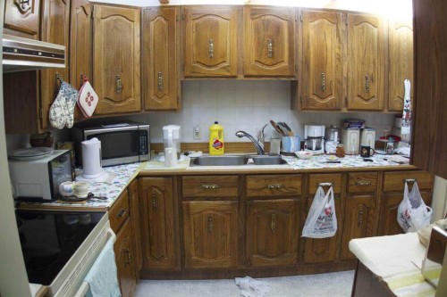 407-3719C 49 Street Nw, Calgary, AB - Indoor Photo Showing Kitchen With Double Sink