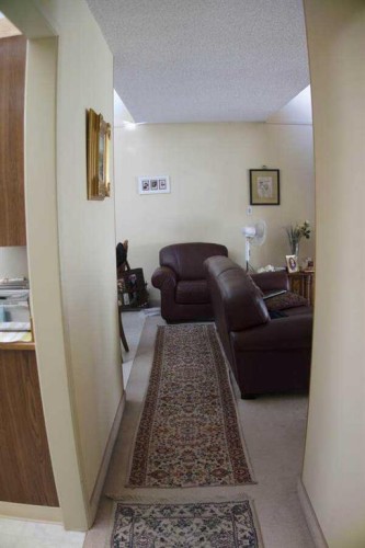 407-3719C 49 Street Nw, Calgary, AB - Indoor