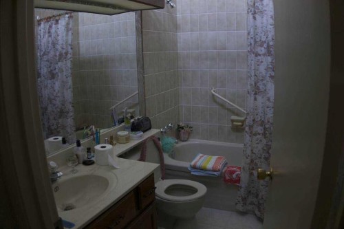 407-3719C 49 Street Nw, Calgary, AB - Indoor Photo Showing Bathroom