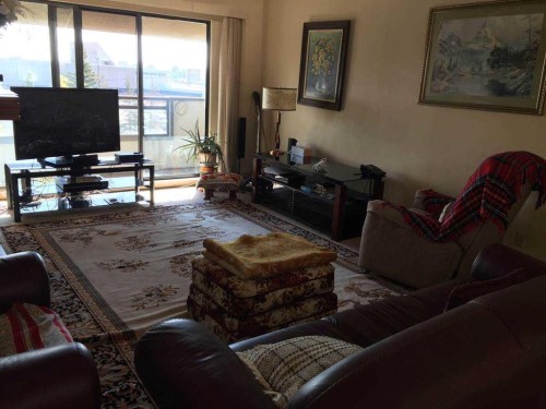 407-3719C 49 Street Nw, Calgary, AB - Indoor Photo Showing Living Room