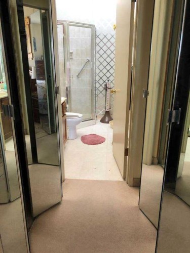 407-3719C 49 Street Nw, Calgary, AB - Indoor Photo Showing Bathroom