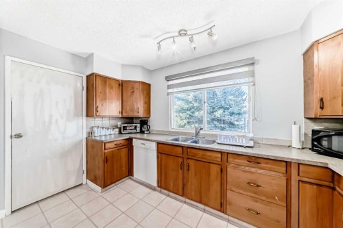 4424 Maryvale Drive Ne, Calgary, AB - Indoor Photo Showing Kitchen With Double Sink