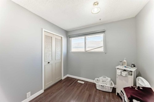 4424 Maryvale Drive Ne, Calgary, AB - Indoor