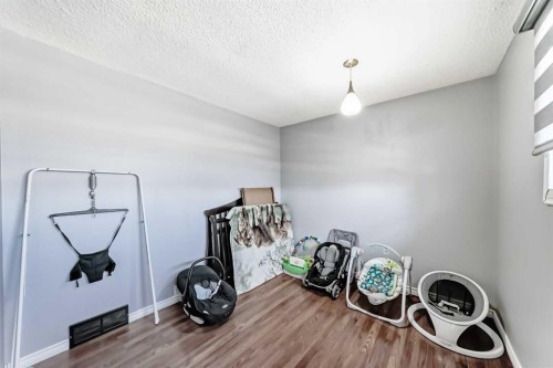 4424 Maryvale Drive Ne, Calgary, AB - Indoor Photo Showing Other Room