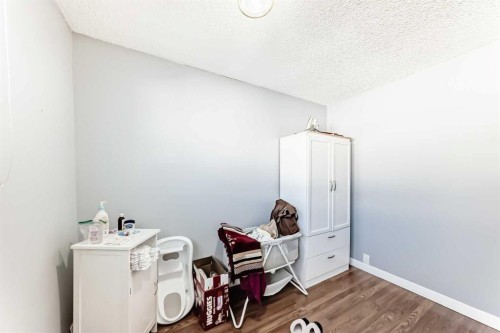 4424 Maryvale Drive Ne, Calgary, AB - Indoor