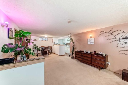 4424 Maryvale Drive Ne, Calgary, AB - Indoor