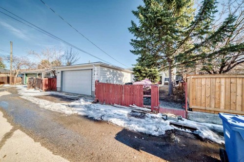 4424 Maryvale Drive Ne, Calgary, AB - Outdoor