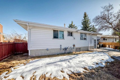 4424 Maryvale Drive Ne, Calgary, AB - Outdoor