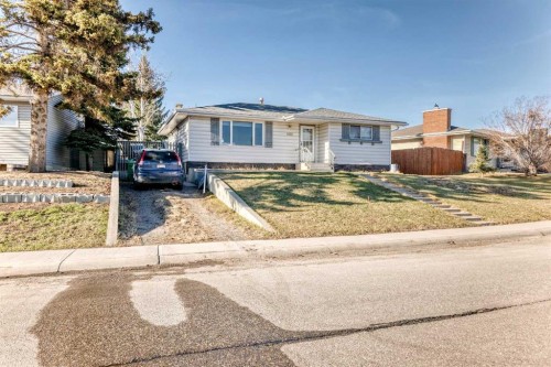4424 Maryvale Drive Ne, Calgary, AB - Outdoor