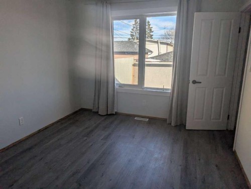 1106 39 Street Se, Calgary, AB - Indoor Photo Showing Other Room