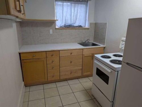1106 39 Street Se, Calgary, AB - Indoor Photo Showing Kitchen