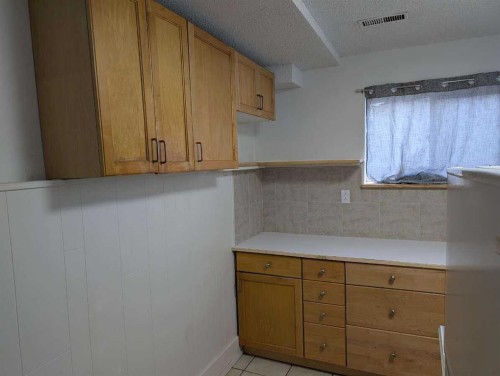 1106 39 Street Se, Calgary, AB - Indoor