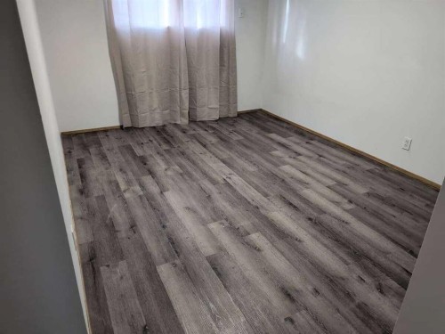 1106 39 Street Se, Calgary, AB - Indoor Photo Showing Other Room