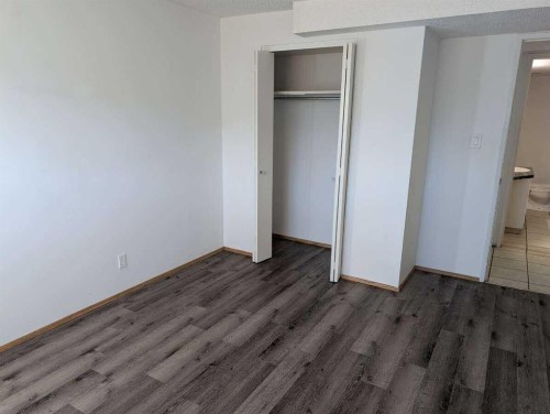 1106 39 Street Se, Calgary, AB - Indoor Photo Showing Other Room
