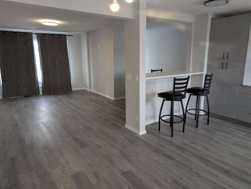 1106 39 Street Se, Calgary, AB - Indoor Photo Showing Other Room