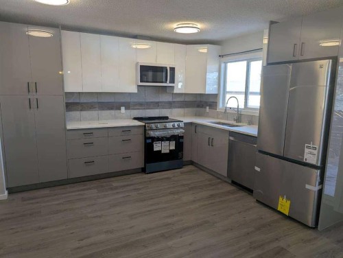 1106 39 Street Se, Calgary, AB - Indoor Photo Showing Kitchen With Upgraded Kitchen