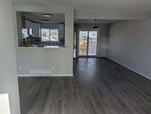1106 39 Street Se, Calgary, AB - Indoor Photo Showing Other Room