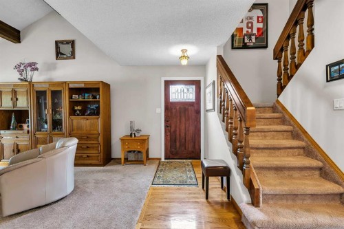 288 Deer Run Crescent Se, Calgary, AB - Indoor Photo Showing Other Room